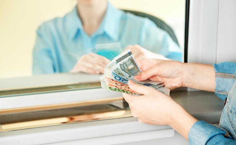 Ситибанк ввел комиссию за внесение наличных долларов и евро