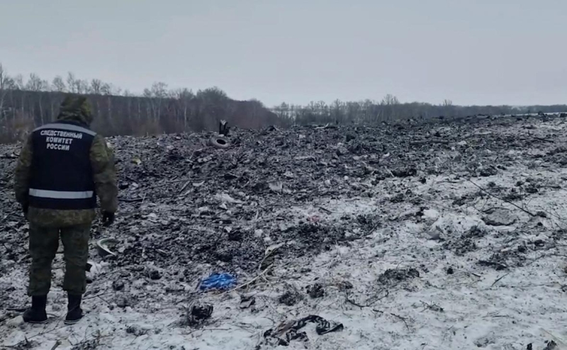 СК показал кадры посадки украинских военнопленных в Ил-76