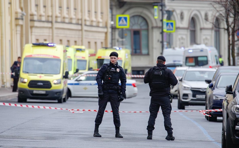 СК проверит законность выдачи паспорта водителю упавшего в Мойку