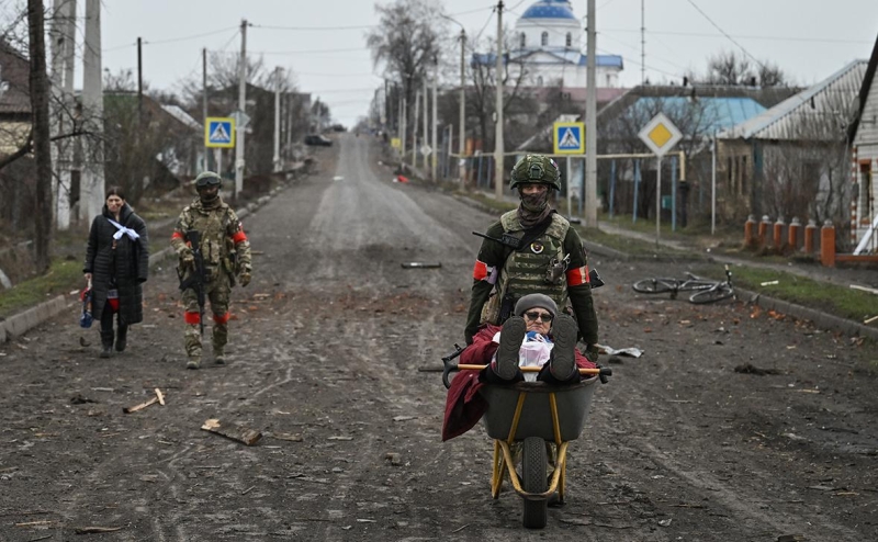 СК сообщил о мародерстве и поджогах жилых домов военными ВСУ в Судже