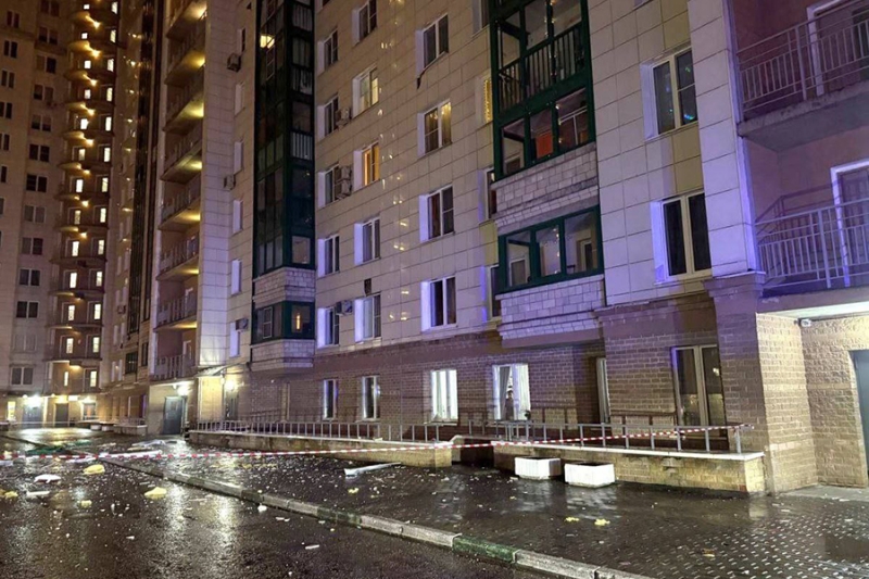 СК возбудил дело о теракте после атаки дрона на жилой дом в