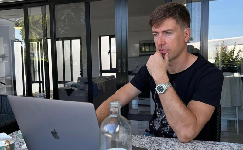 СК завел против Алекса Лесли дело о склонении к изнасилованию