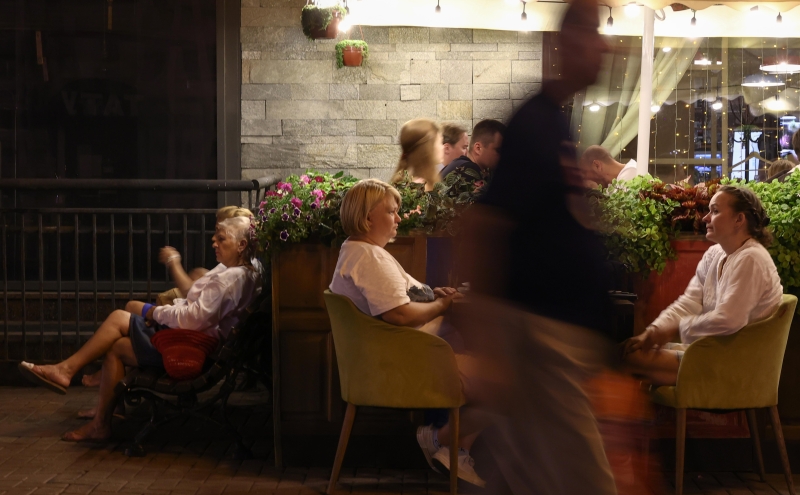 Сколько россияне тратили в ресторанах этим летом