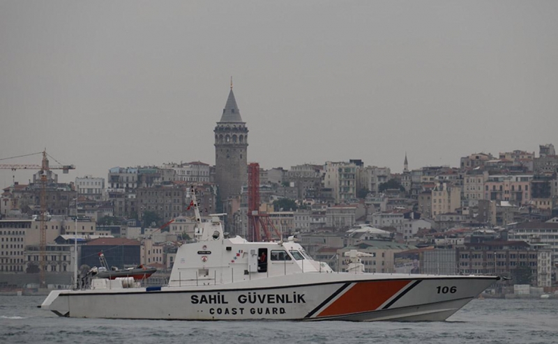 Следовавший из России танкер столкнулся с катером в проливе Дарданеллы