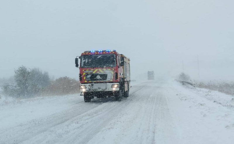 Снегопад в Европе привел к отмене сотен авиарейсов