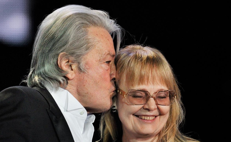 Снимавшаяся с Делоном российская актриса назвала его смерть трагедией