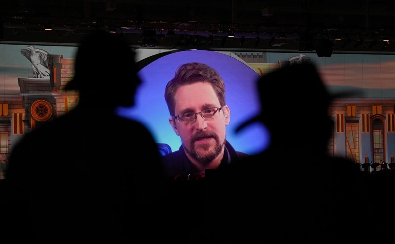 Сноуден счел задержание Дурова &laquo;захватом заложника&raquo; для Макрона