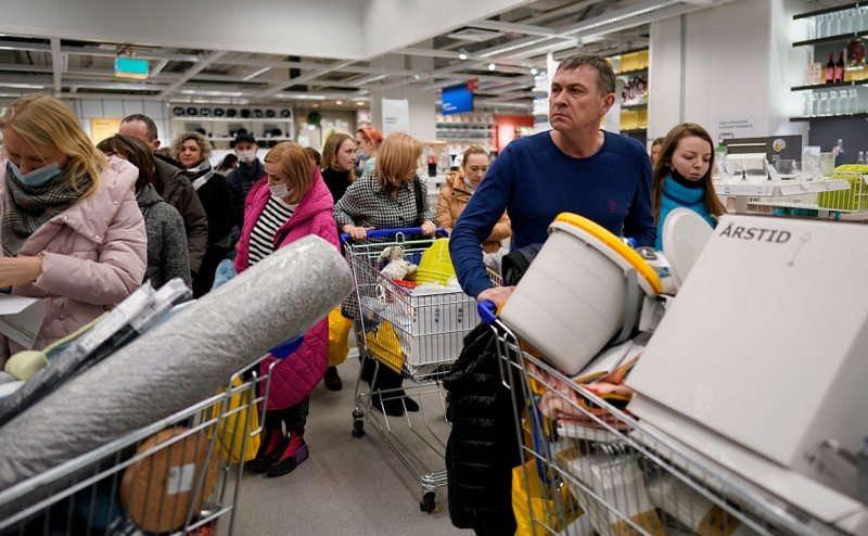 Социологи назвали самую пострадавшую от кризиса категорию россиян