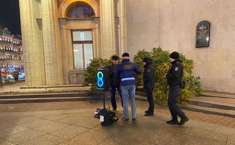 Солистка &laquo;Стоптайм&raquo; покинула Россию после освобождения из-под ареста