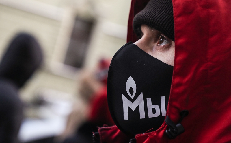 Сопредседателю «Мемориала» назначили штраф за статью о России и