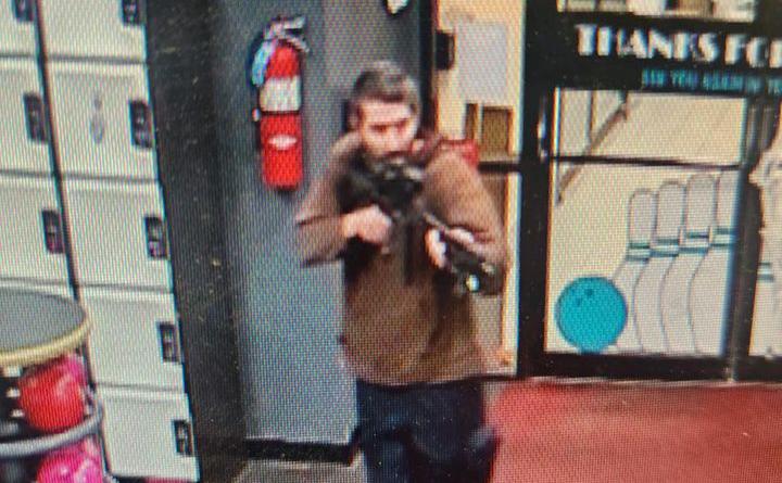 Сотни полицейских начали поиск стрелка после массовой стрельбы в США