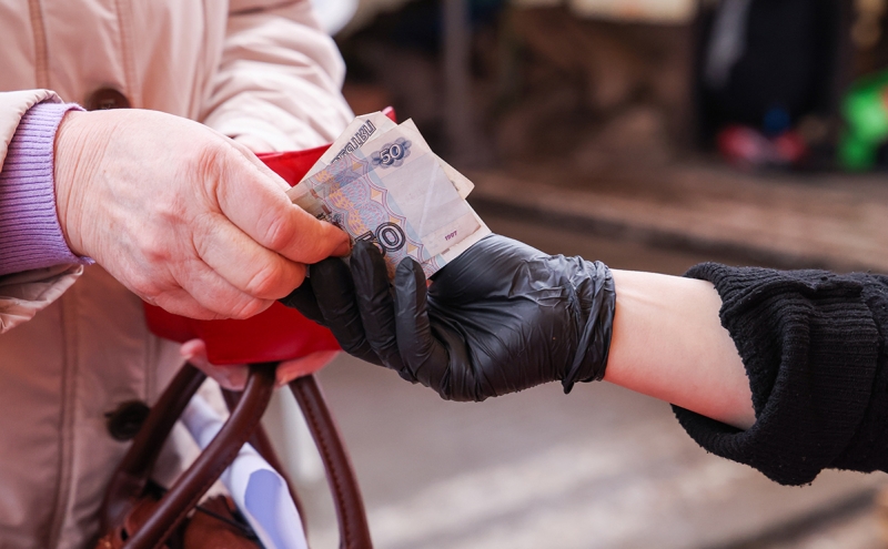 Спад реальных доходов россиян замедлился к середине года