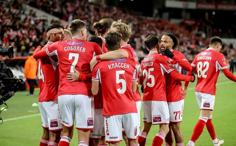 «Спартак» уволил главного тренера после поражения от аутсайдера