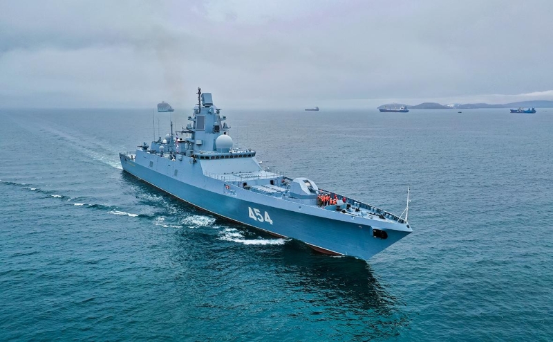 Спасенные «Адмиралом Горшковым» оказались нелегалами и торговцами