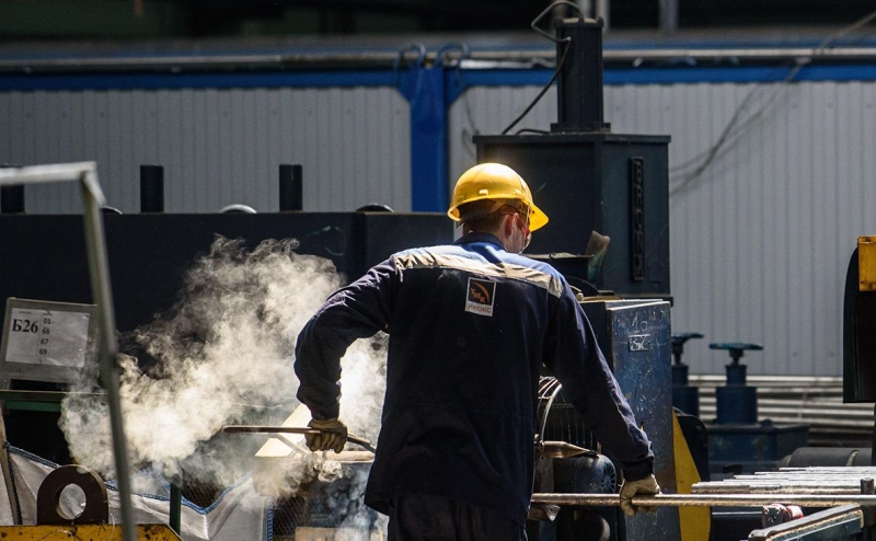 Средний работник постарел на 3 месяца и стал работать меньше на минуту