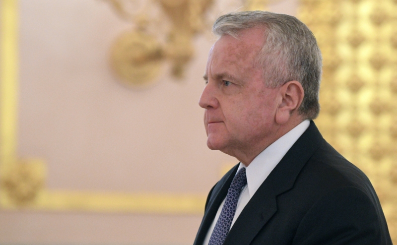 США решили не менять своего посла в России
