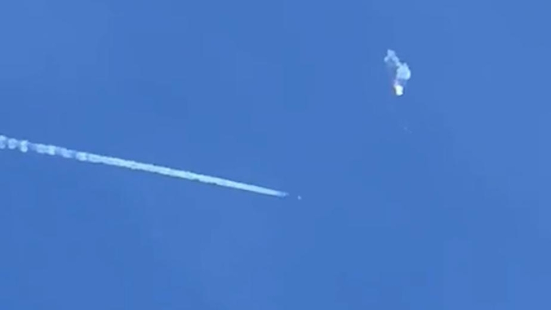 США сбили китайский аэростат над Атлантическим океаном