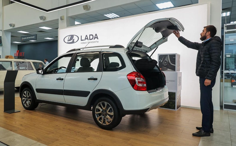 Стали известны новые цены на Lada Granta и Lada Vesta после