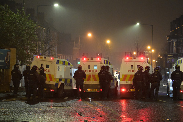 Столкновения и аресты: неделя беспорядков в Северной Ирландии