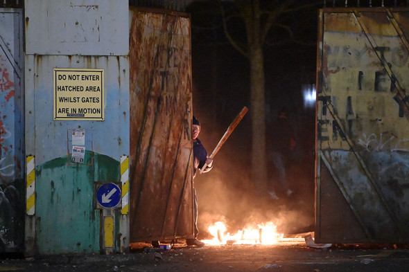 Столкновения и аресты: неделя беспорядков в Северной Ирландии