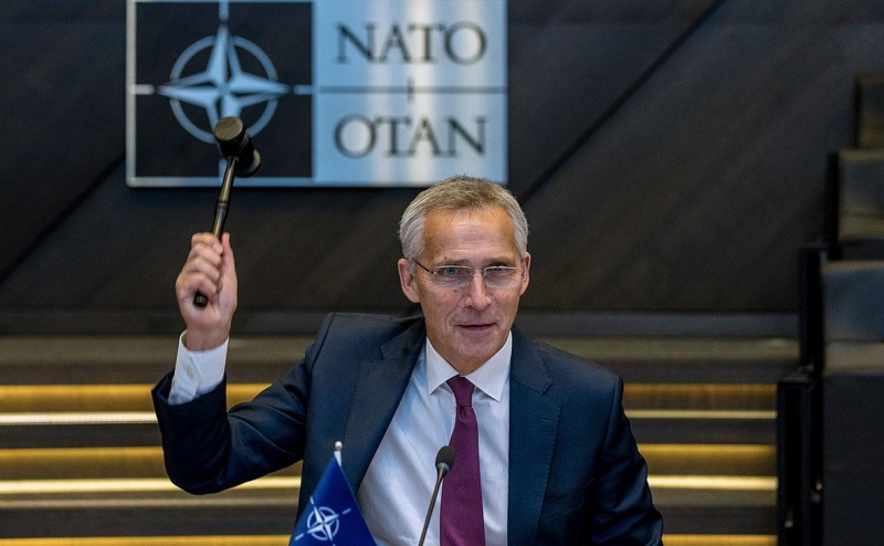 Столтенберг рассказал, что Байден называл Зеленского «занозой в