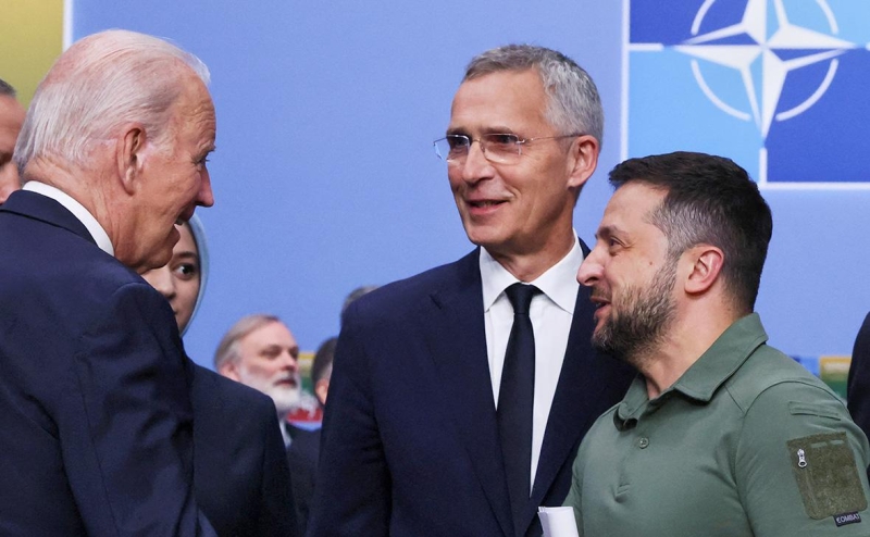 Столтенберг рассказал, что Байден называл Зеленского «занозой в