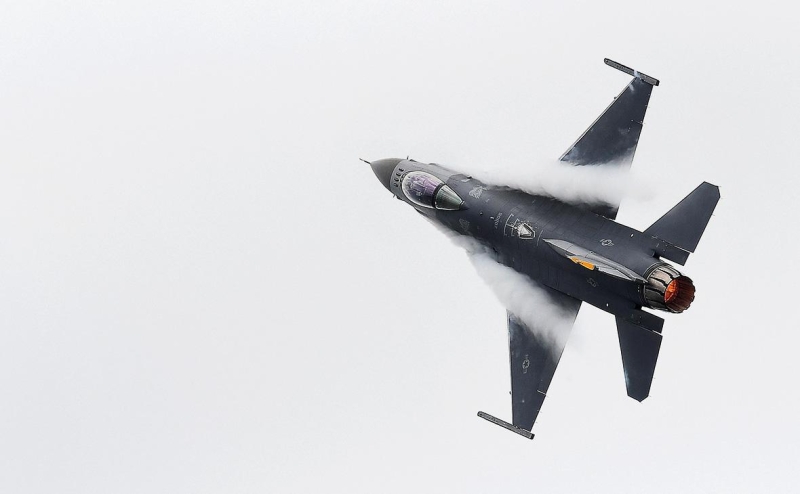 Столтенберг рассказал, от чего будет зависеть передача Украине F-16