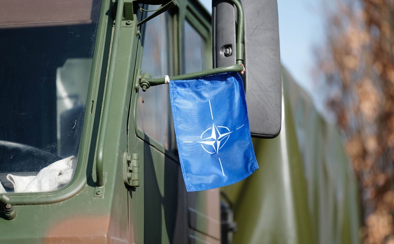 Столтенберг заявил о &laquo;трансформации&raquo; НАТО и отправке военных на восток