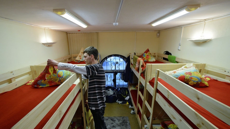 Студентов СахГУ расселят в гостиницах после гибели двоих в общежитии