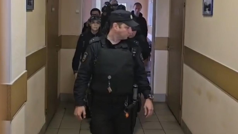 Суд арестовал двух фигурантов дела о суррогатном алкоголе в Ленобласти