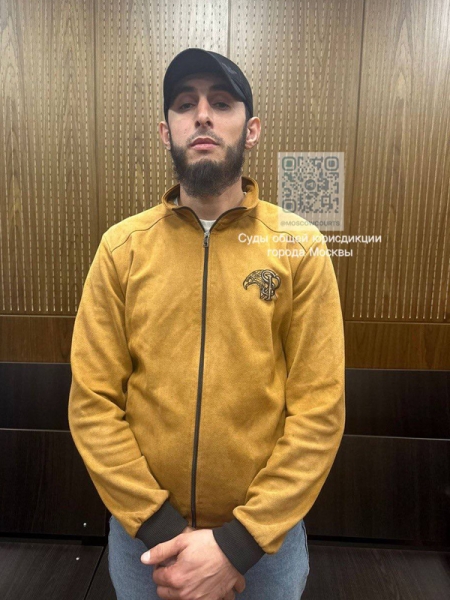 Суд арестовал на 15 суток пытавшихся вывезти фигуранта дела