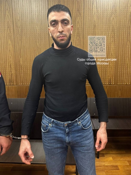 Суд арестовал на 15 суток пытавшихся вывезти фигуранта дела