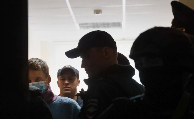 Суд арестовал обвиняемого в покушении на Прилепина