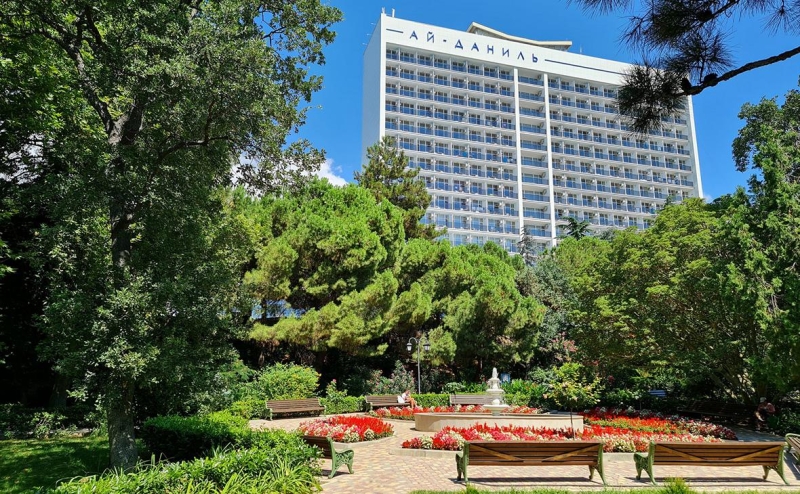 Суд передал православную церковь и русское кладбище в Ницце России