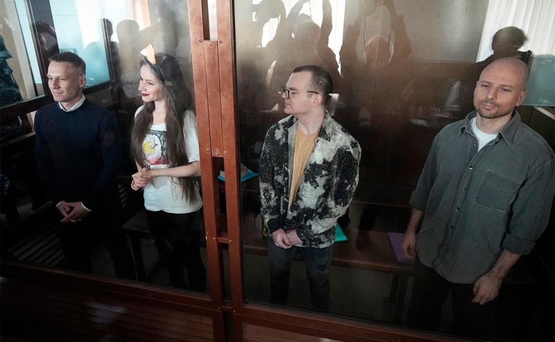 Суд приговорил 4 журналистов к 5,5 годам колонии за сотрудничество с