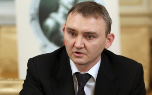 Суд раскрыл, как федеральный чиновник владел крупнейшим продавцом водк