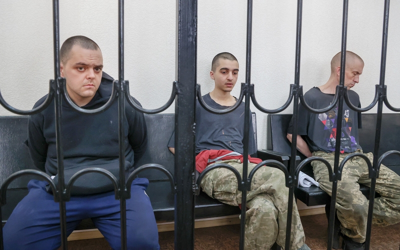 Суд в ДНР приговорил к смерти граждан Британии и Марокко за наемничество