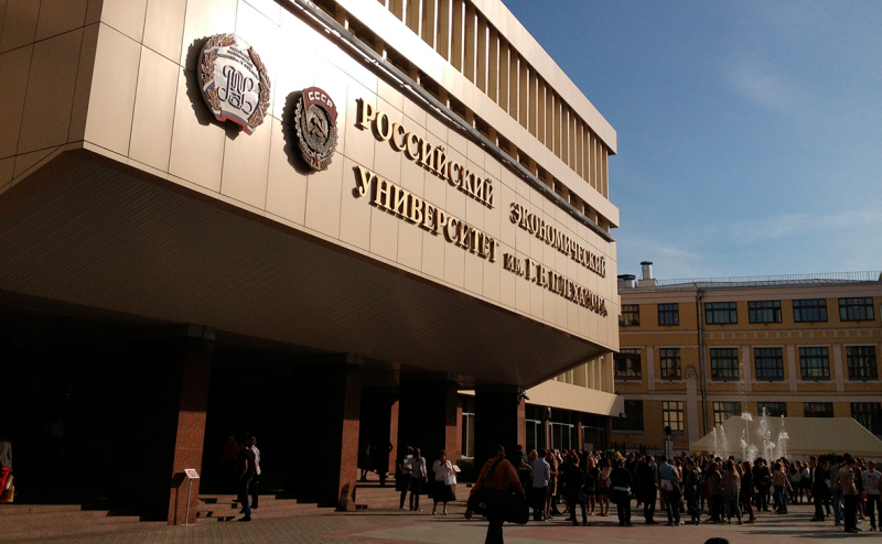 Суд восстановил в вузе отчисленную за пацифистские посты студентку