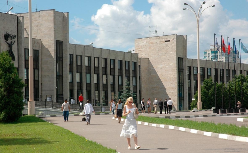 SuperJob назвал вузы с самыми высокими зарплатами выпускников-юристов