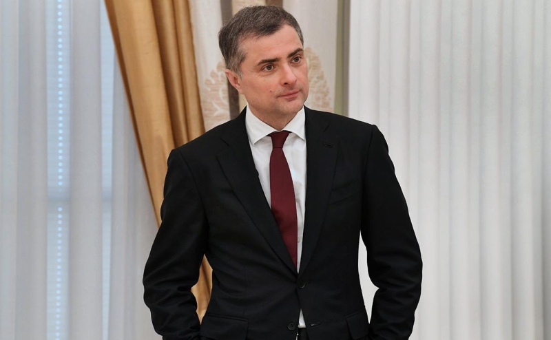 Сурков рассказал в стихах о «русской земле» и «расстрелянном полке»