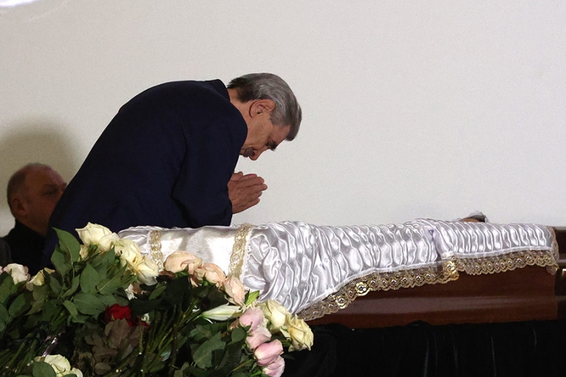 «Светлячок, светись!»: как простились с актрисой Светланой Светличной