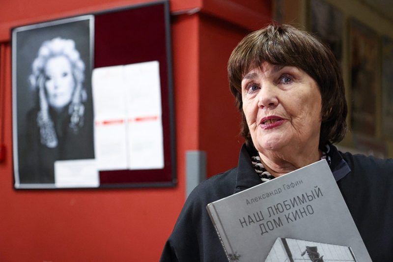 «Светлячок, светись!»: как простились с актрисой Светланой Светличной