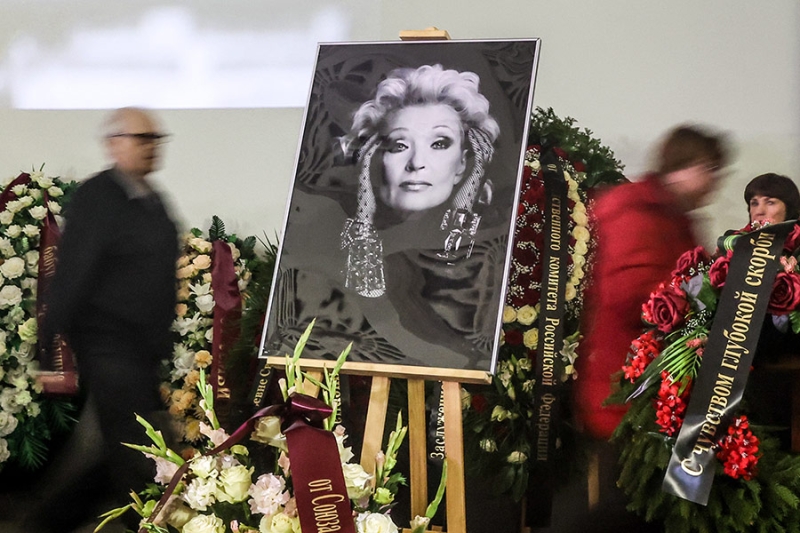 «Светлячок, светись!»: как простились с актрисой Светланой Светличной