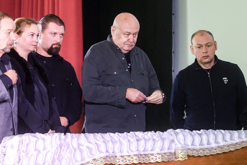 «Светлячок, светись!»: как простились с актрисой Светланой Светличной