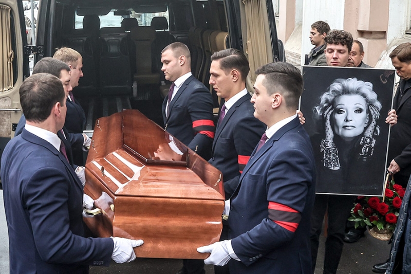 «Светлячок, светись!»: как простились с актрисой Светланой Светличной