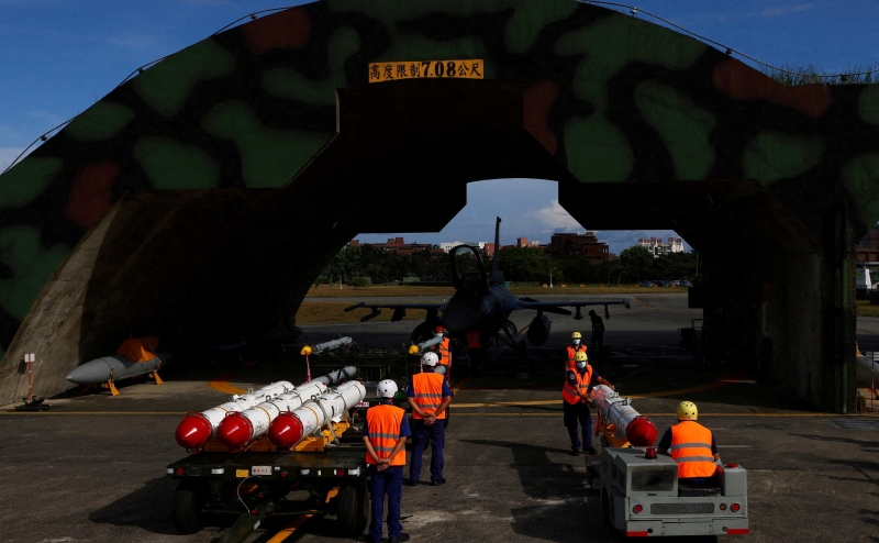 Тайвань предупредил о риске для 40% мировой торговли при войне с