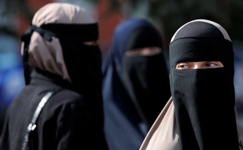 Талибы обязали женщин носить никабы при  посещении университетов