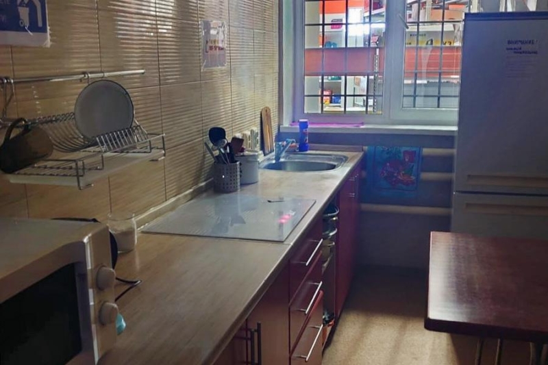 «Те, кто себя не нашел»: кто и как до сих пор живет в ПВР для беженцев