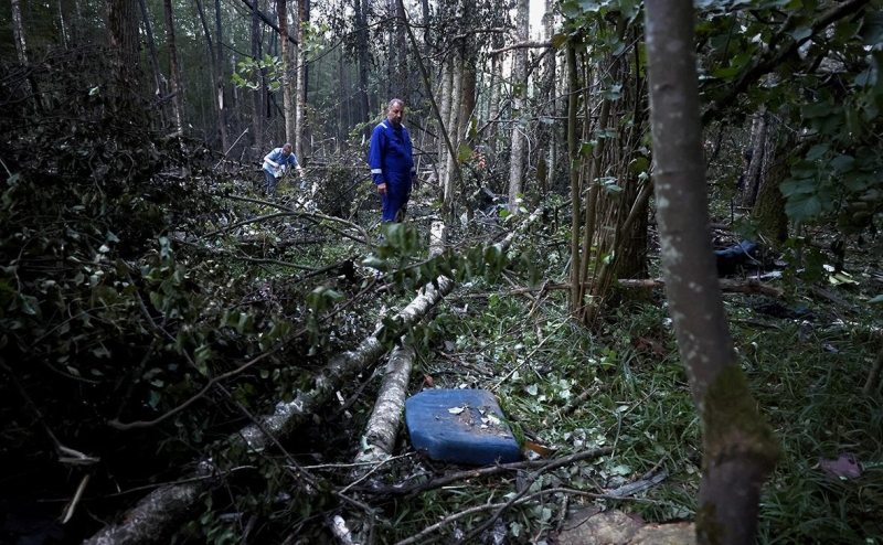 Тела погибших членов экипажа Superjet нашли на месте авиакатастрофы
