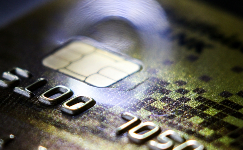 Telegraph узнал о планах Британии поддержать отключение России от SWIFT